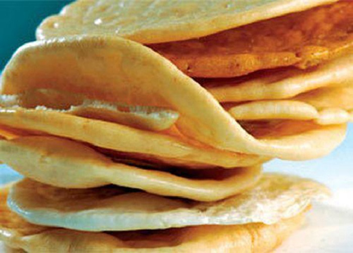 Quết bể mình cho bánh phồng