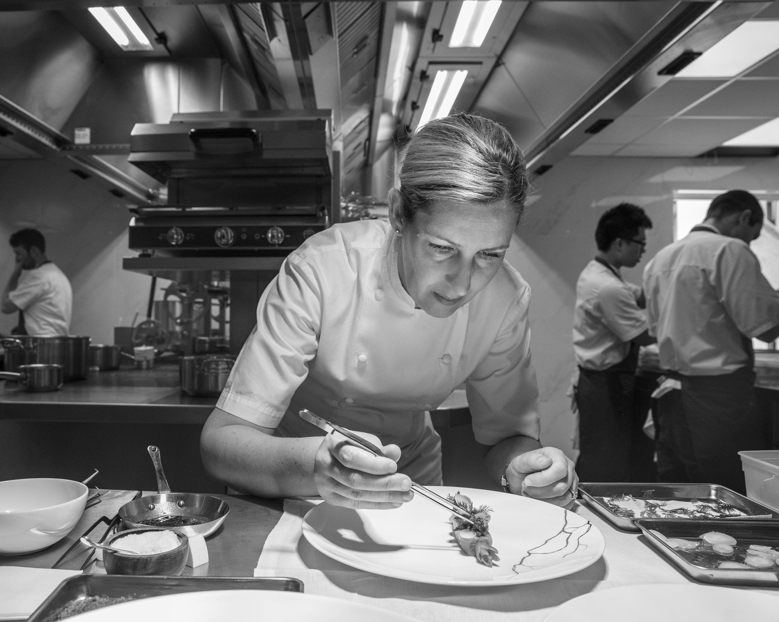 Giới phê bình chỉ trích danh hiệu Nữ đầu bếp xuất sắc thế giới