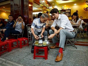Những lãnh đạo nước ngoài “mê mẩn” ẩm thực bình dân Việt Nam